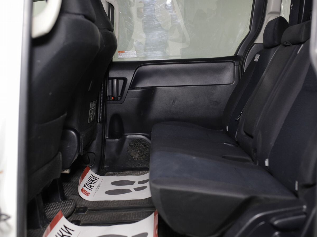 Toyota Noah 2014 - фото автомобиля