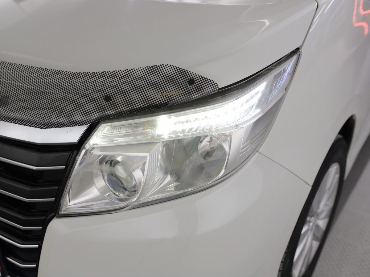 Toyota Noah 2014 - фото автомобиля