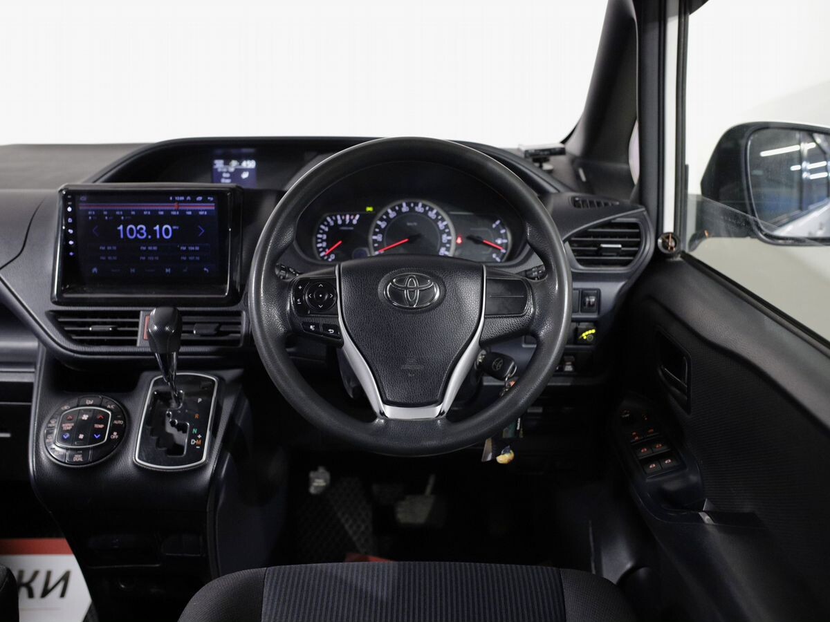 Toyota Noah 2014 - фото автомобиля