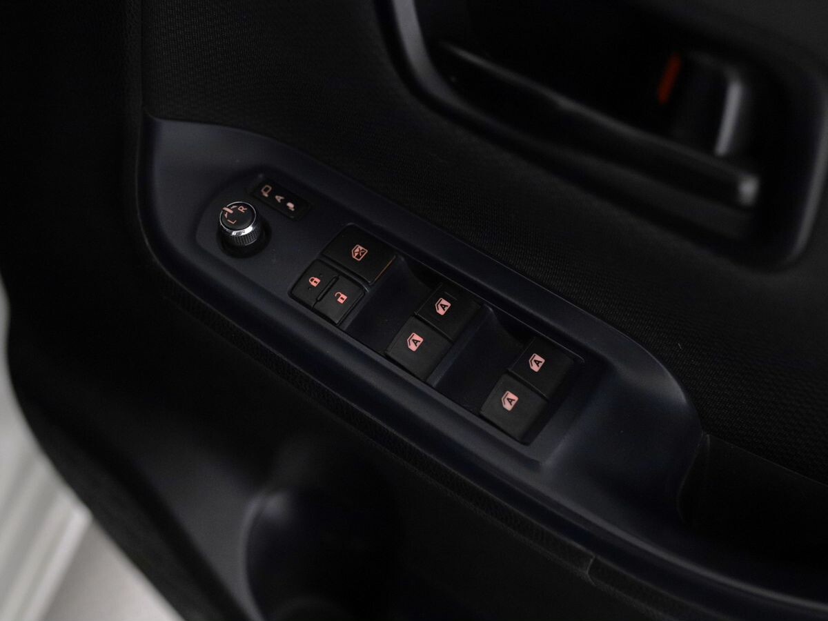 Toyota Noah 2014 - фото автомобиля