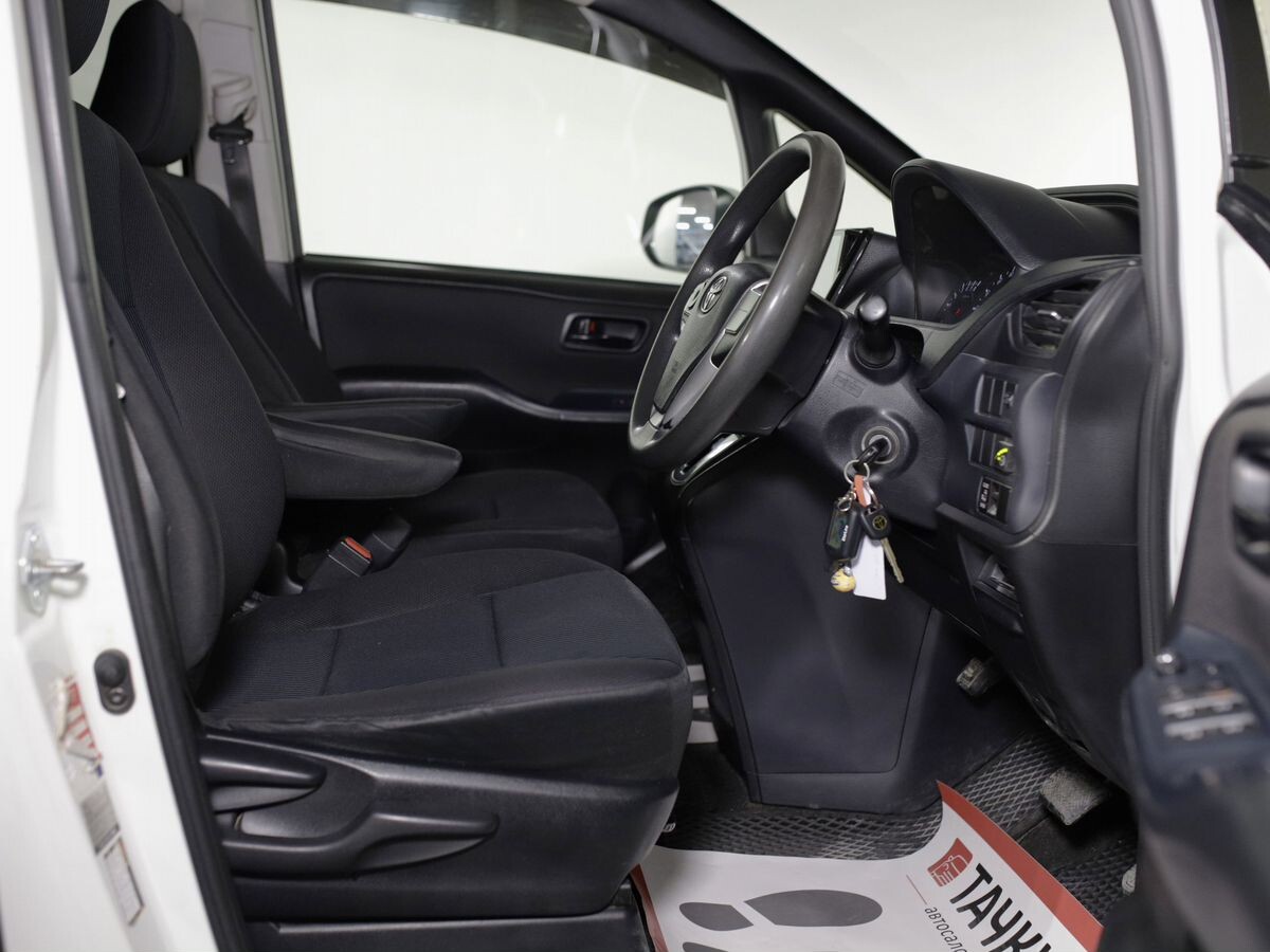 Toyota Noah 2014 - фото автомобиля