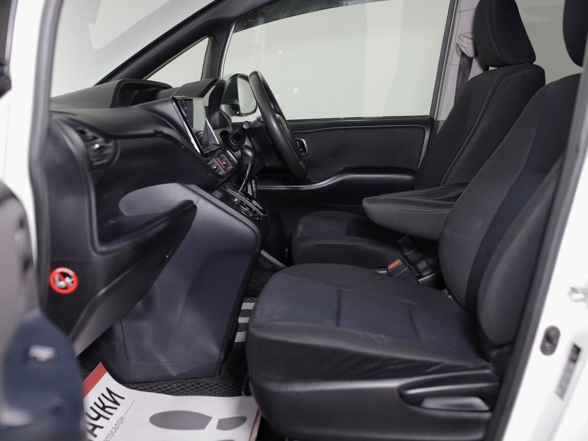 Toyota Noah 2014 - фото автомобиля