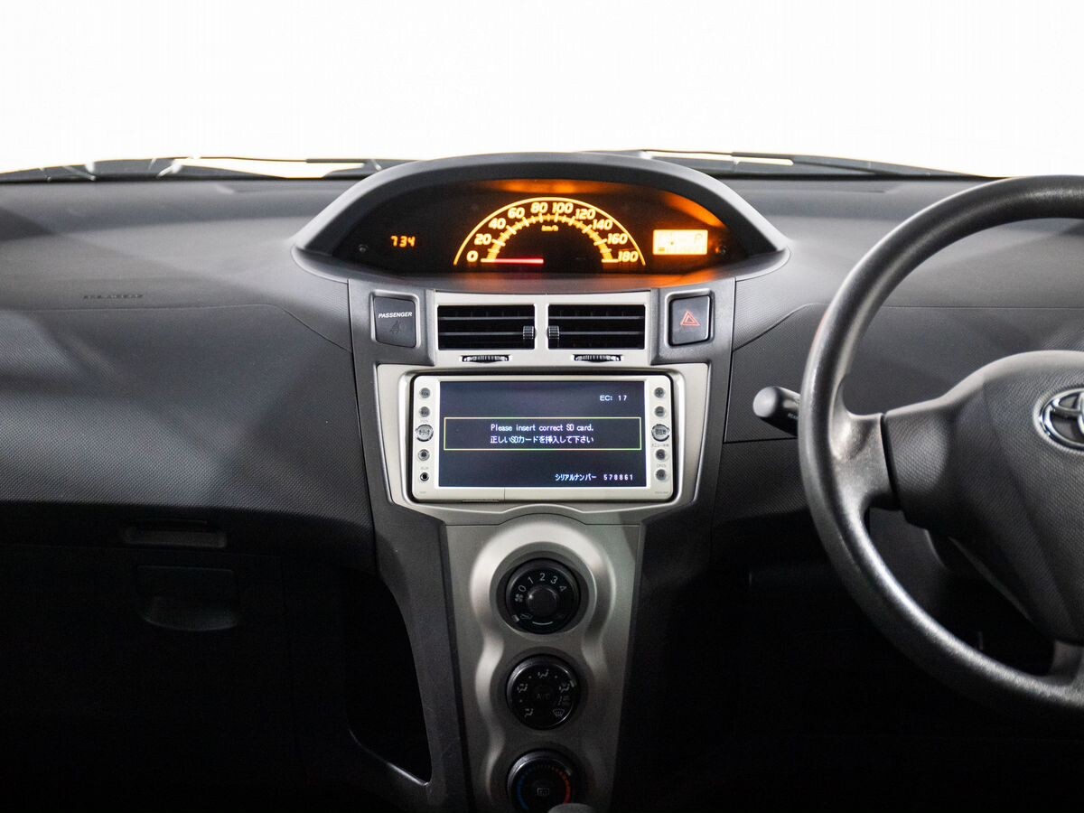 Toyota Vitz 2010 - фото автомобиля