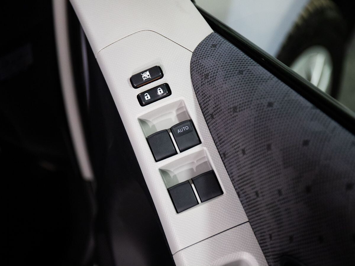 Toyota Vitz 2010 - фото автомобиля