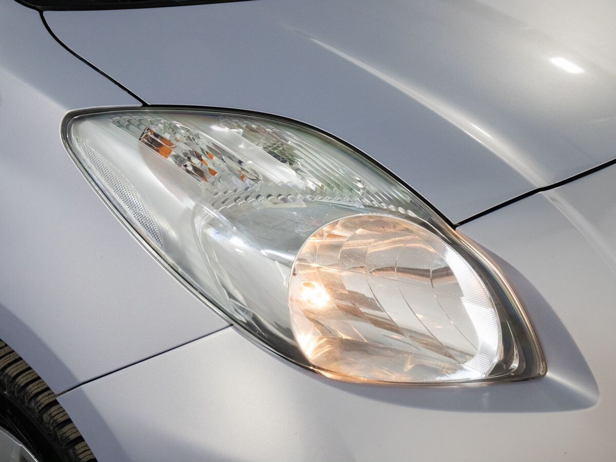 Toyota Vitz 2010 - фото автомобиля