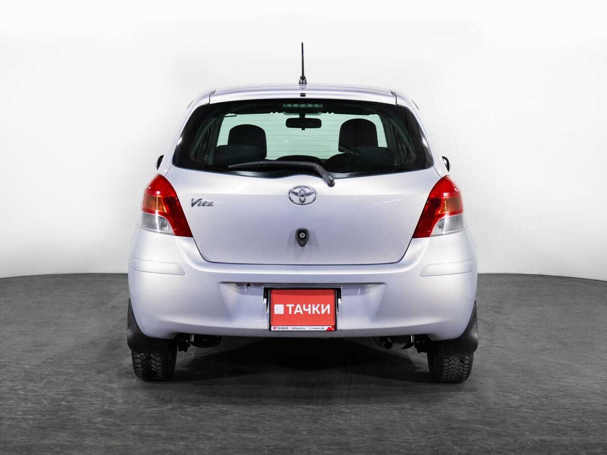 Toyota Vitz 2010 - фото автомобиля