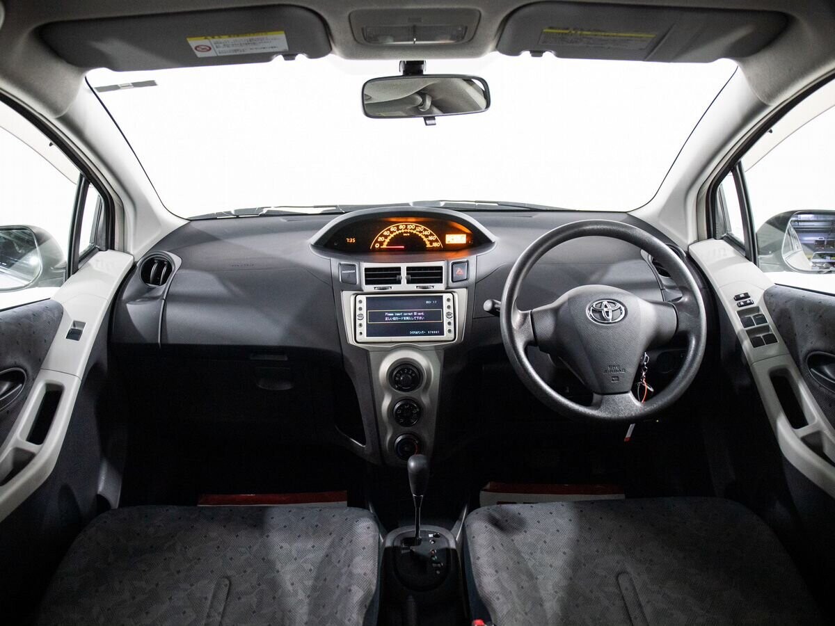 Toyota Vitz 2010 - фото автомобиля