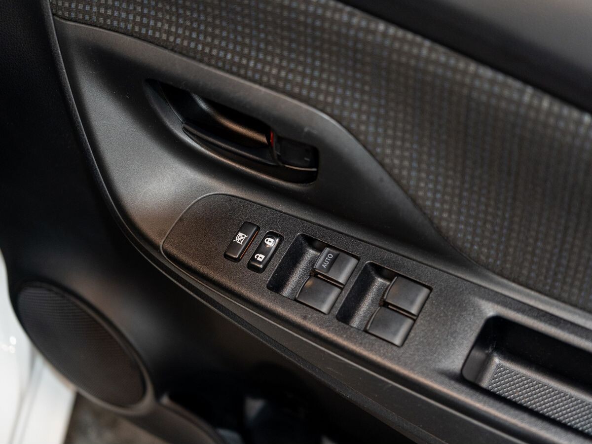 Toyota Vitz 2019 - фото автомобиля