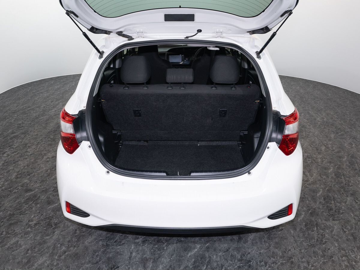 Toyota Vitz 2019 - фото автомобиля