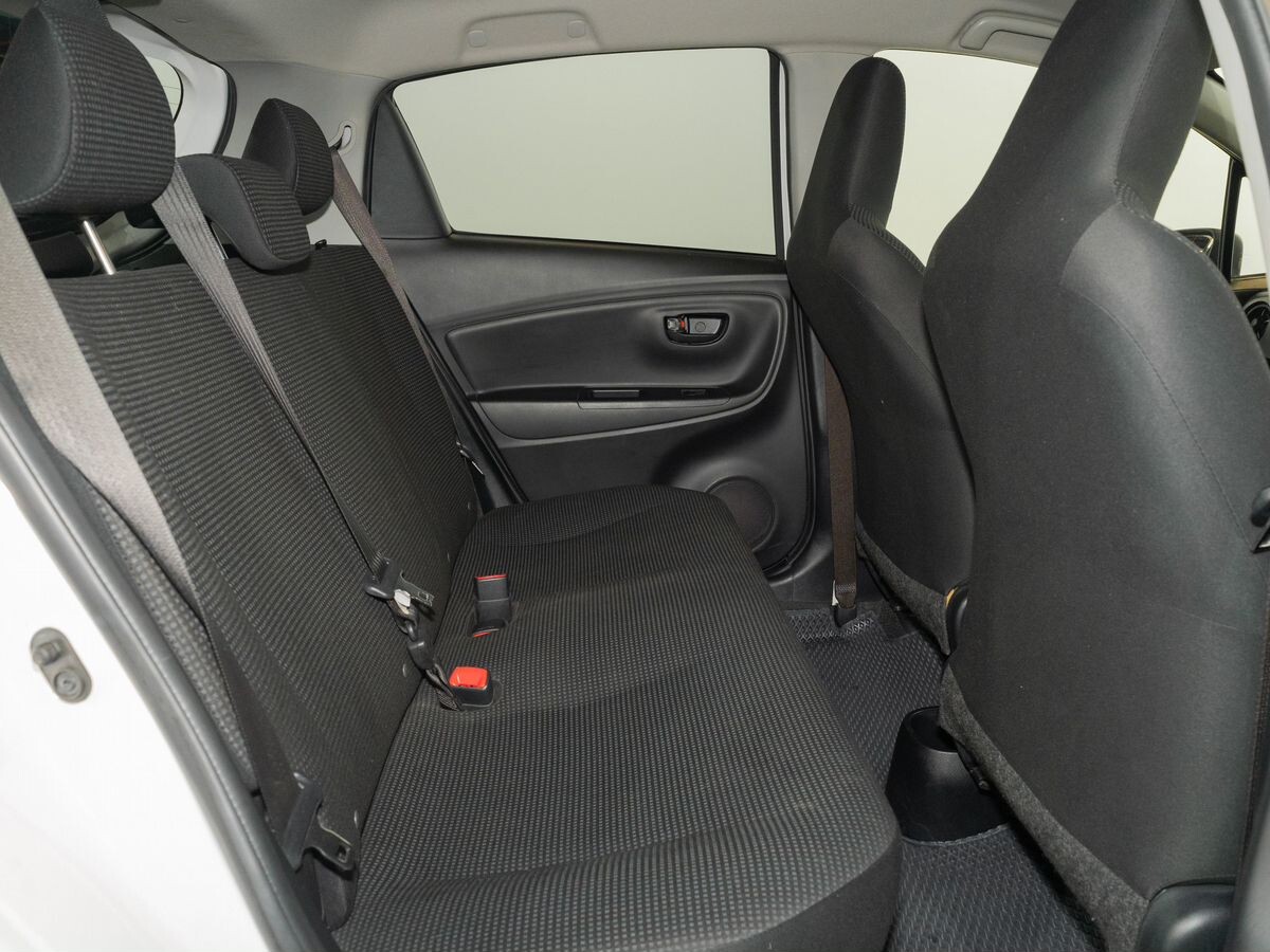 Toyota Vitz 2019 - фото автомобиля