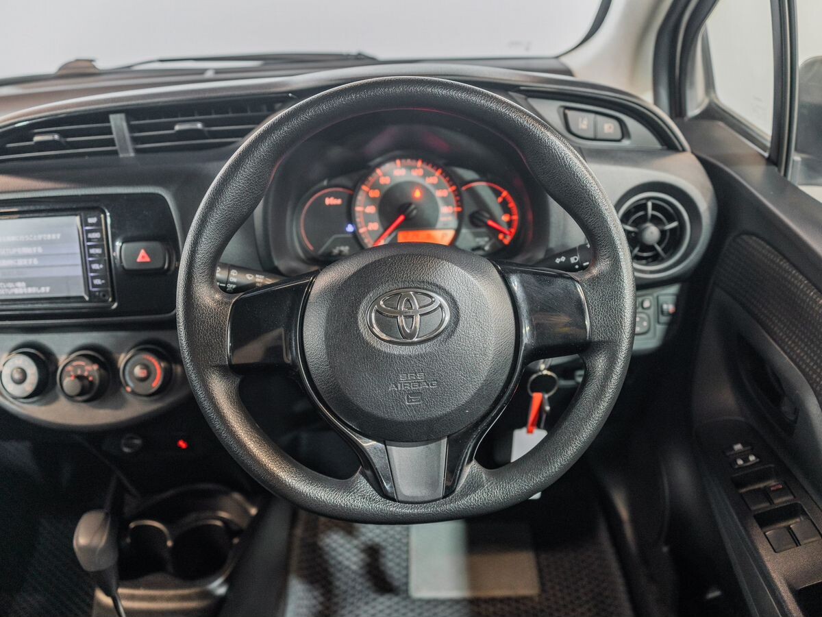 Toyota Vitz 2019 - фото автомобиля