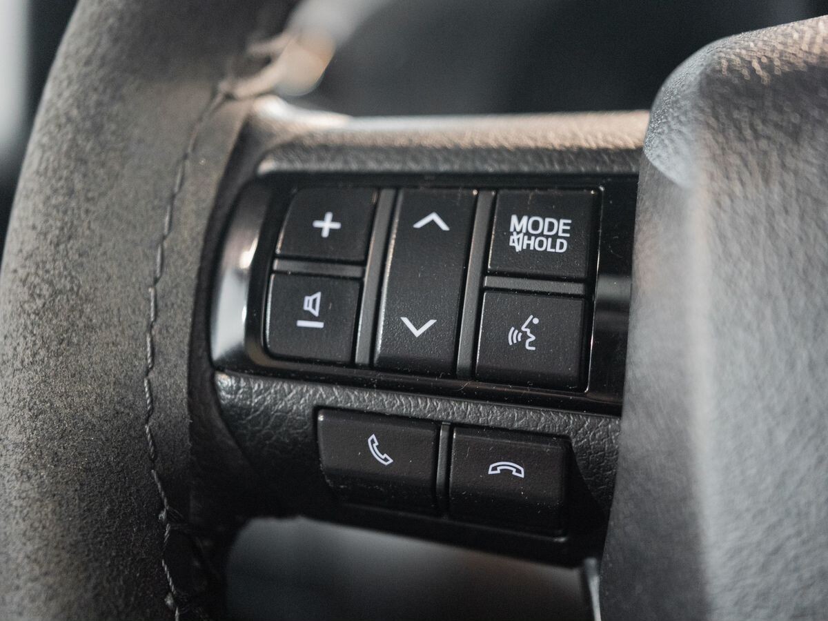 Toyota Hilux 2020 - фото автомобиля