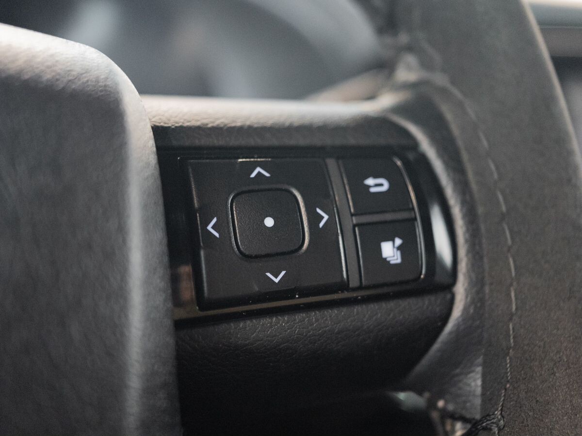 Toyota Hilux 2020 - фото автомобиля