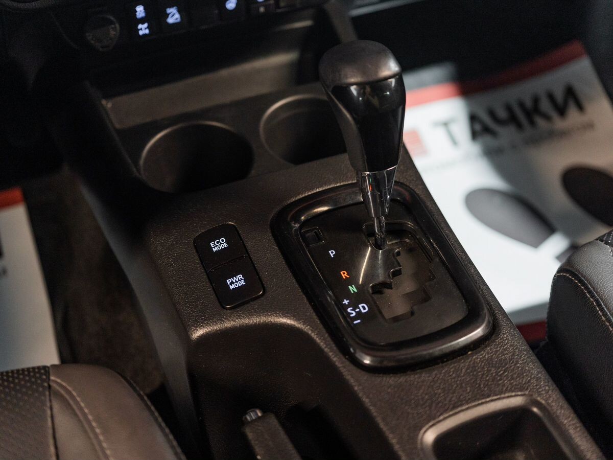 Toyota Hilux 2020 - фото автомобиля