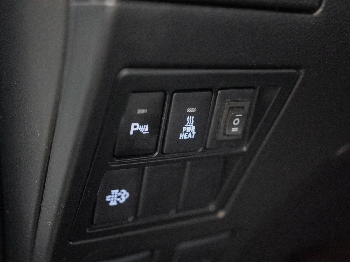 Toyota Hilux 2020 - фото автомобиля