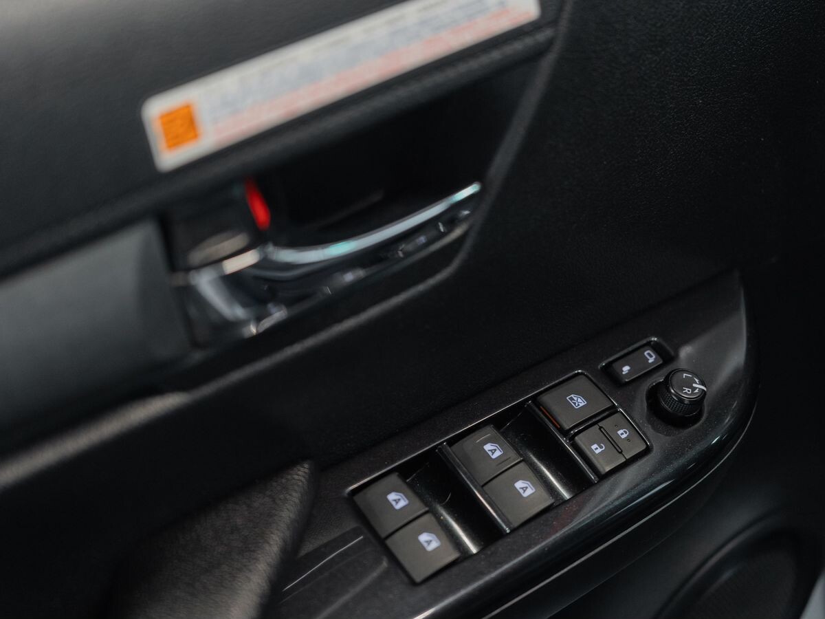 Toyota Hilux 2020 - фото автомобиля