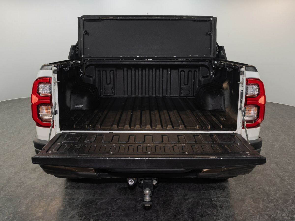 Toyota Hilux 2020 - фото автомобиля