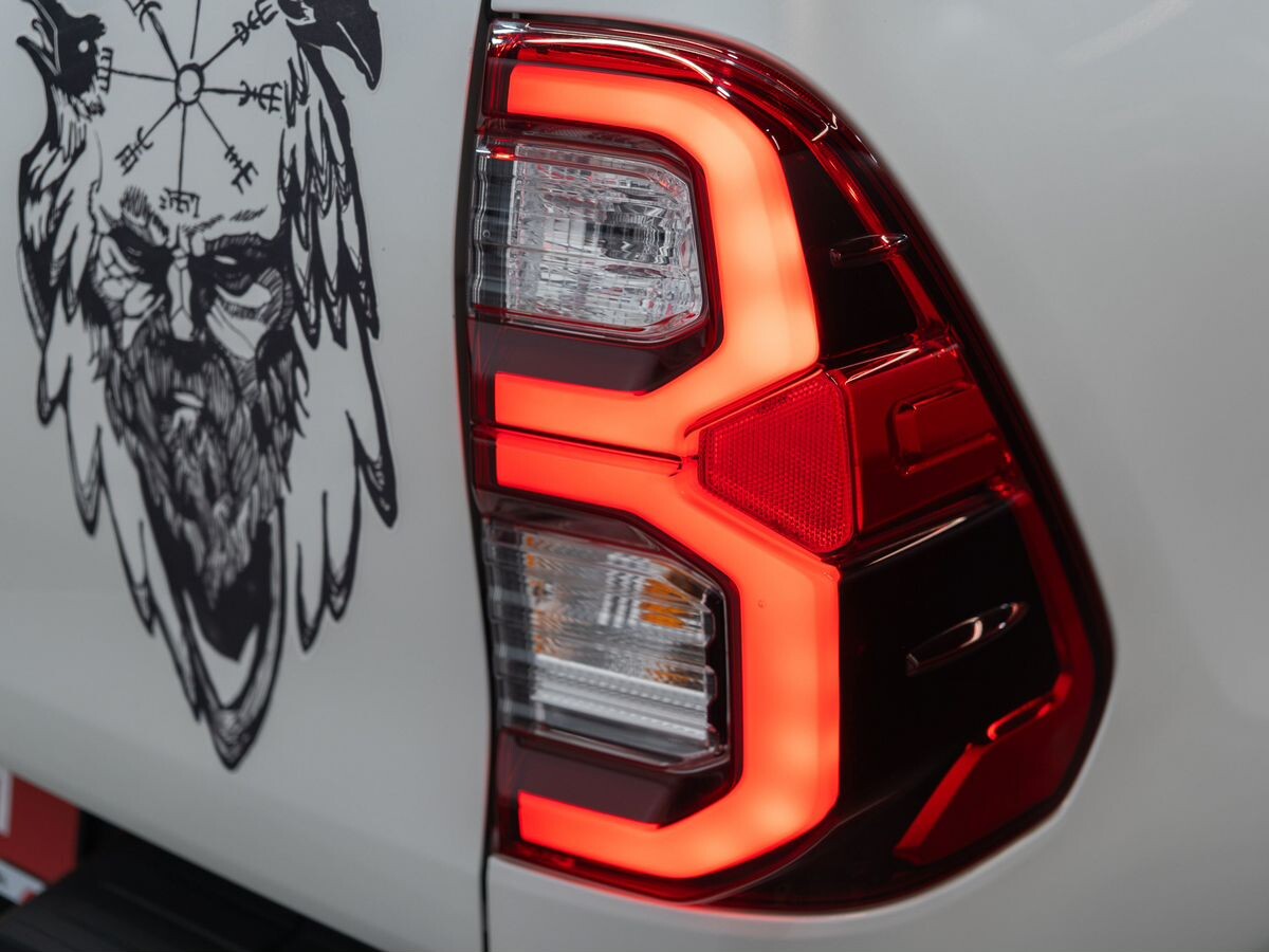 Toyota Hilux 2020 - фото автомобиля