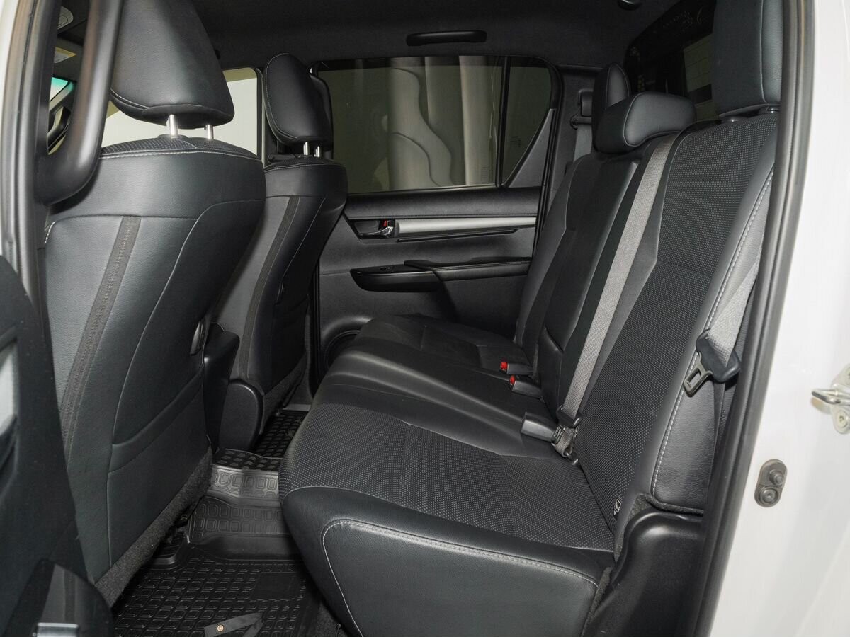 Toyota Hilux 2020 - фото автомобиля