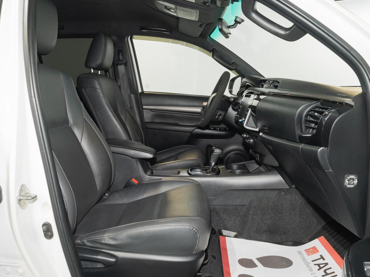 Toyota Hilux 2020 - фото автомобиля