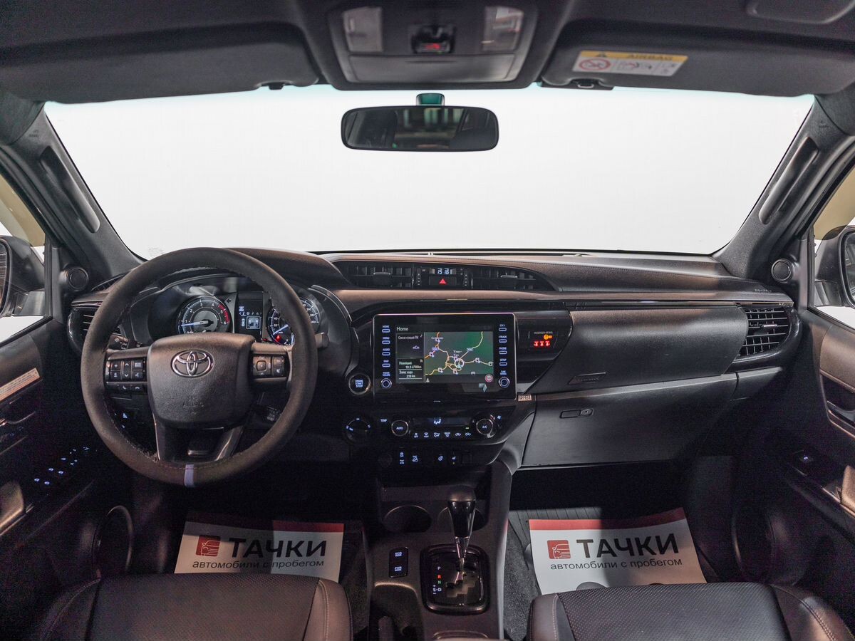 Toyota Hilux 2020 - фото автомобиля