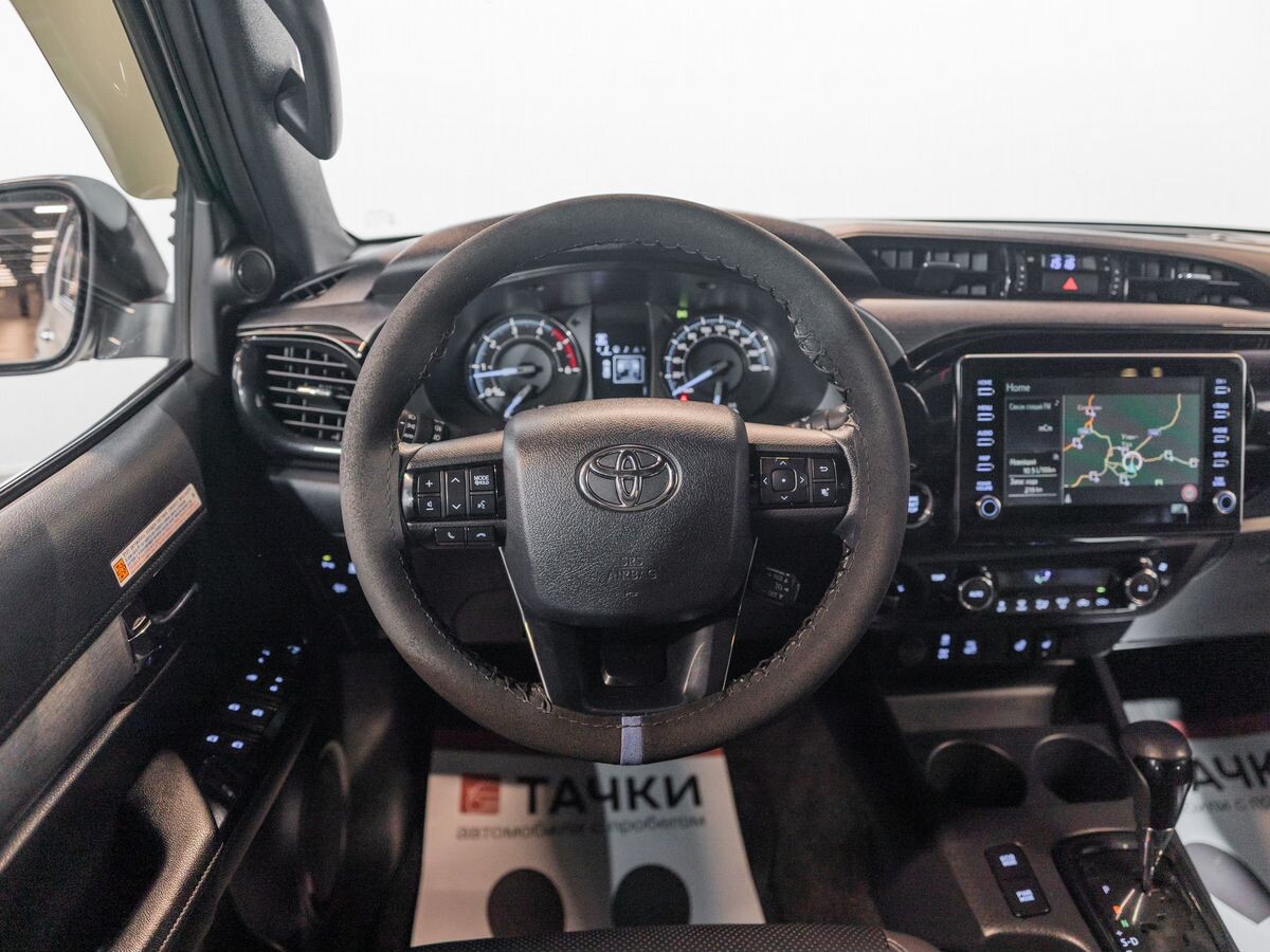 Toyota Hilux 2020 - фото автомобиля