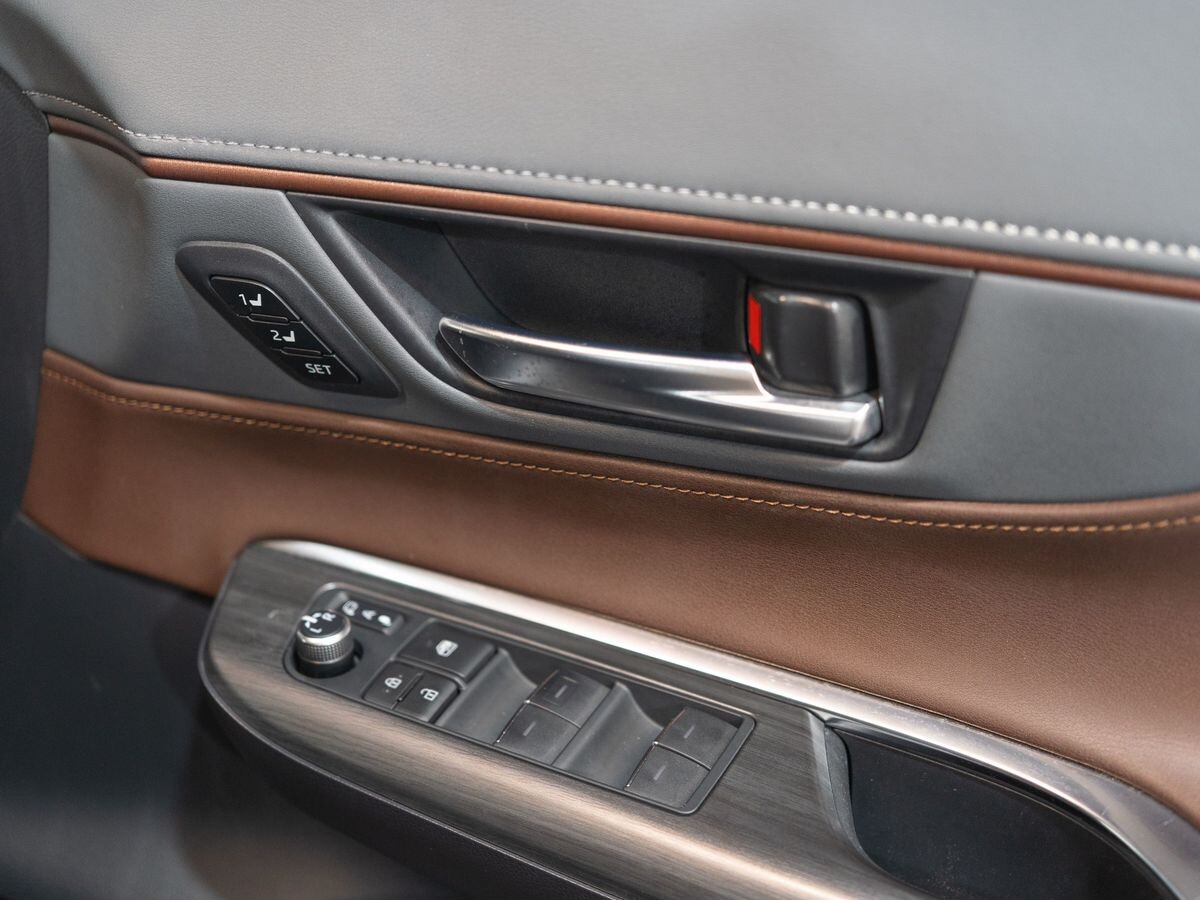 Toyota Harrier 2020 - фото автомобиля