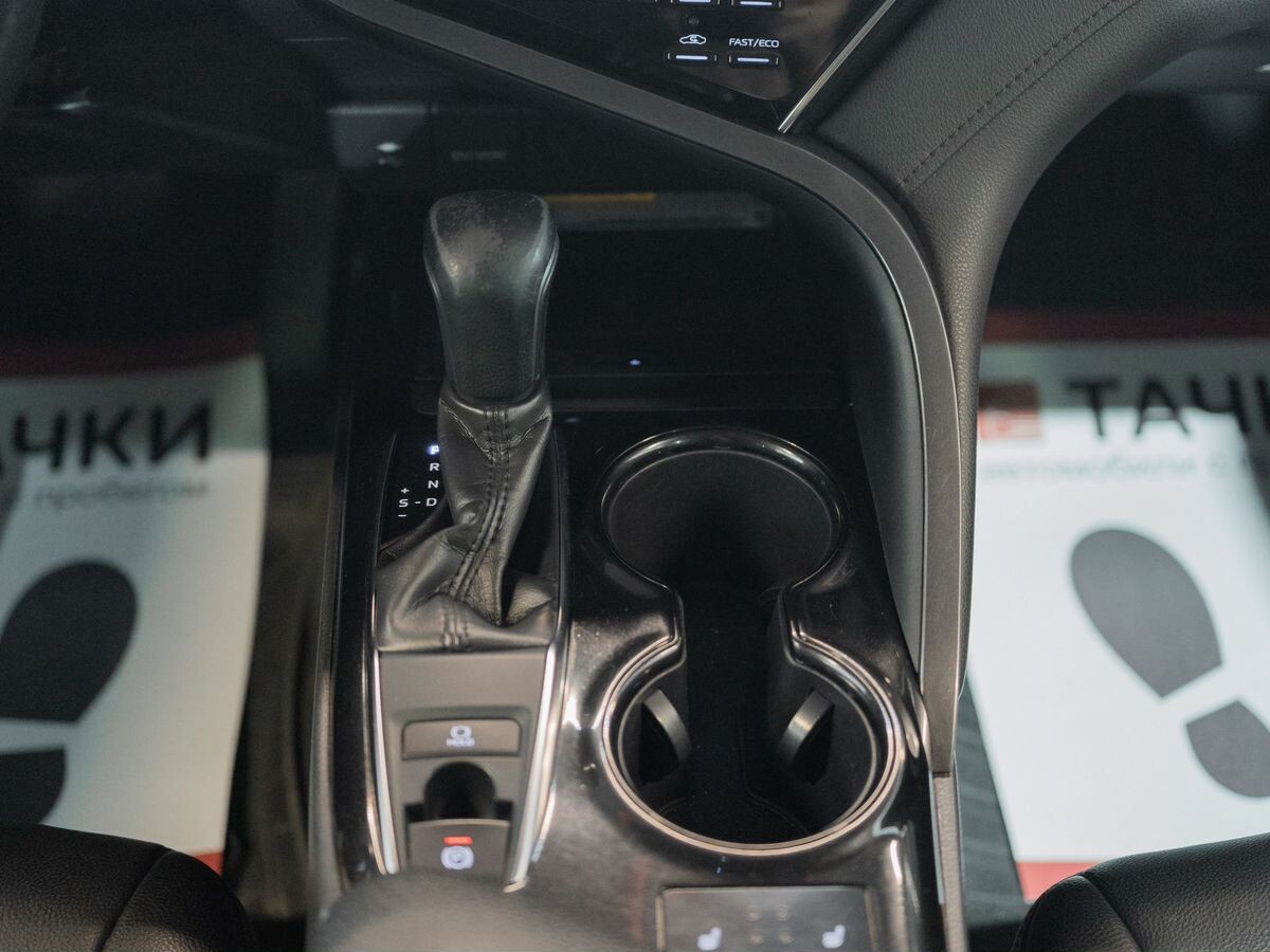 Toyota Camry 2019 - фото автомобиля