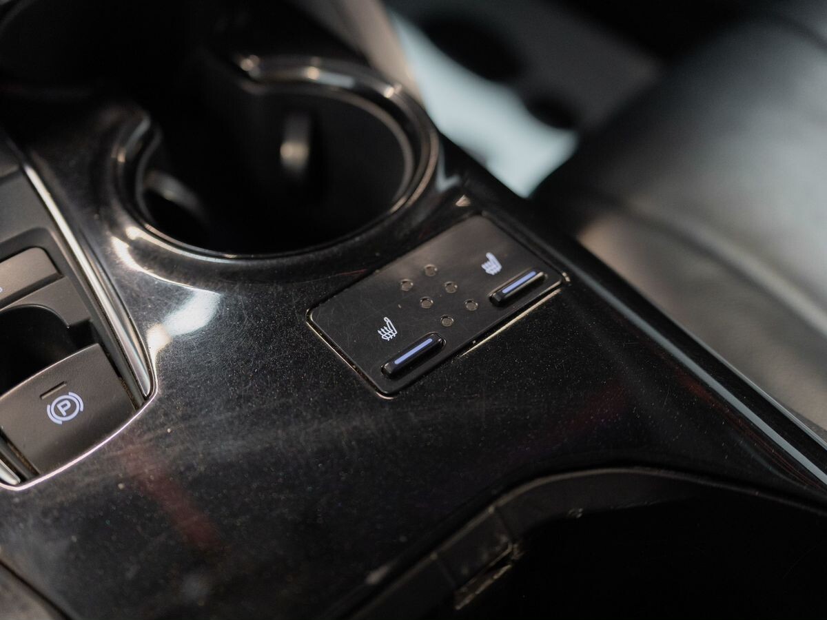 Toyota Camry 2019 - фото автомобиля