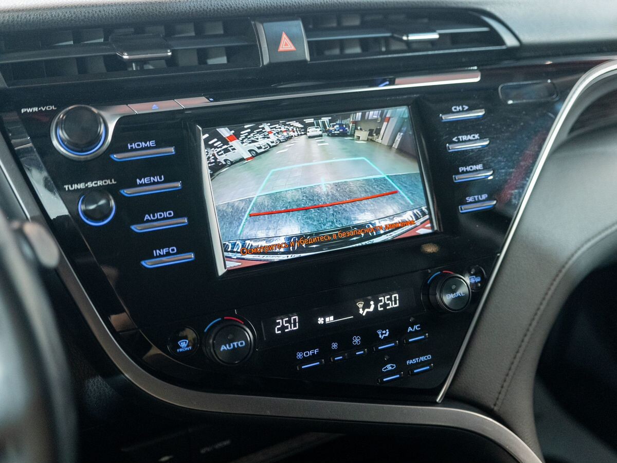 Toyota Camry 2019 - фото автомобиля