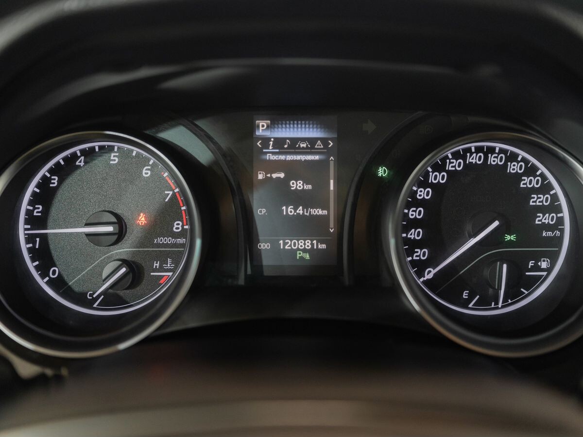 Toyota Camry 2019 - фото автомобиля