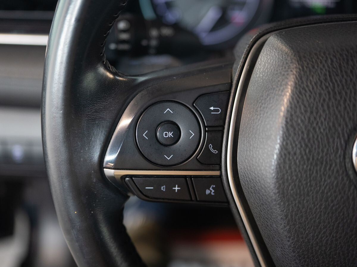 Toyota Camry 2019 - фото автомобиля