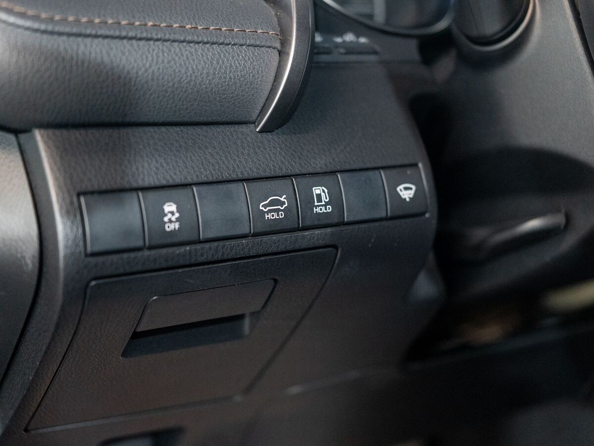 Toyota Camry 2019 - фото автомобиля