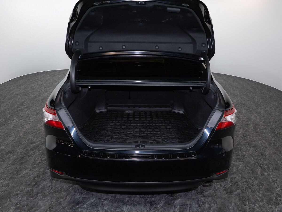 Toyota Camry 2019 - фото автомобиля