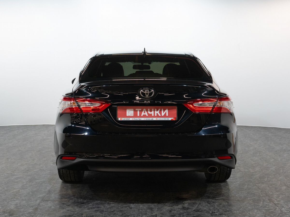 Toyota Camry 2019 - фото автомобиля