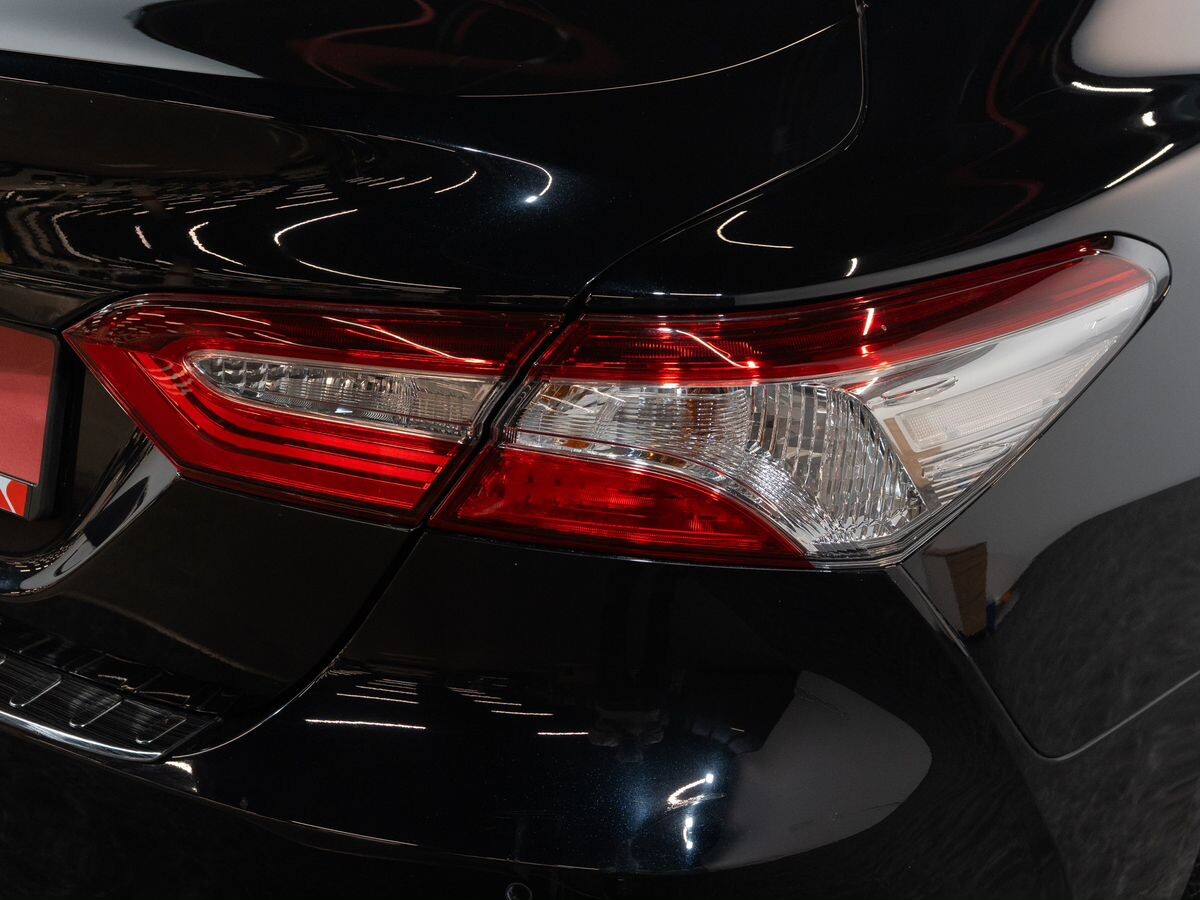 Toyota Camry 2019 - фото автомобиля