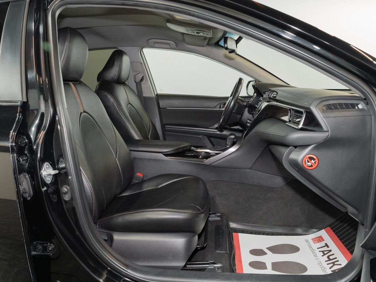Toyota Camry 2019 - фото автомобиля