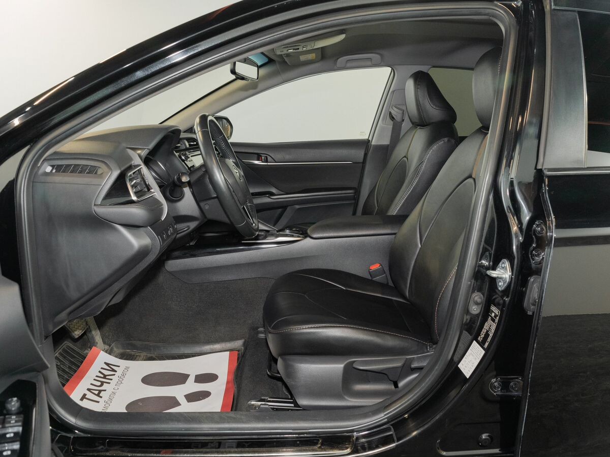 Toyota Camry 2019 - фото автомобиля