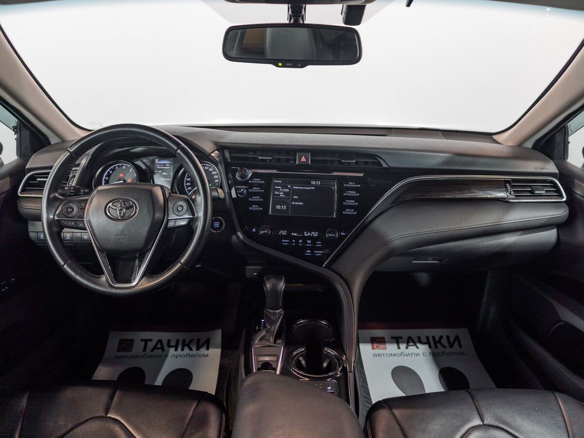 Toyota Camry 2019 - фото автомобиля