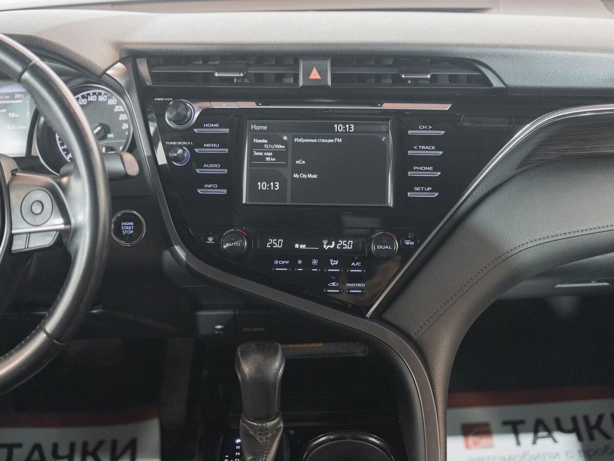 Toyota Camry 2019 - фото автомобиля