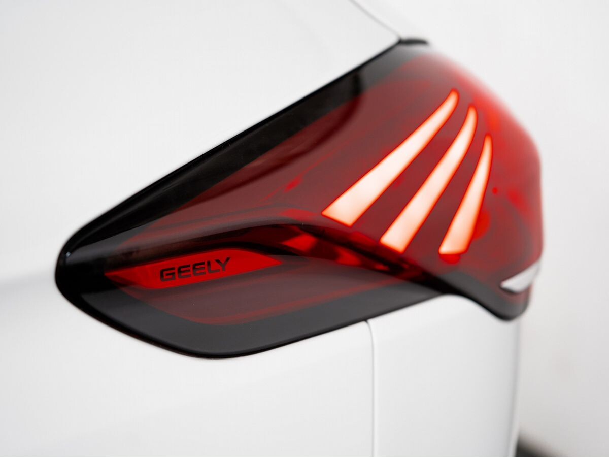 Geely Atlas Pro 2022 - фото автомобиля