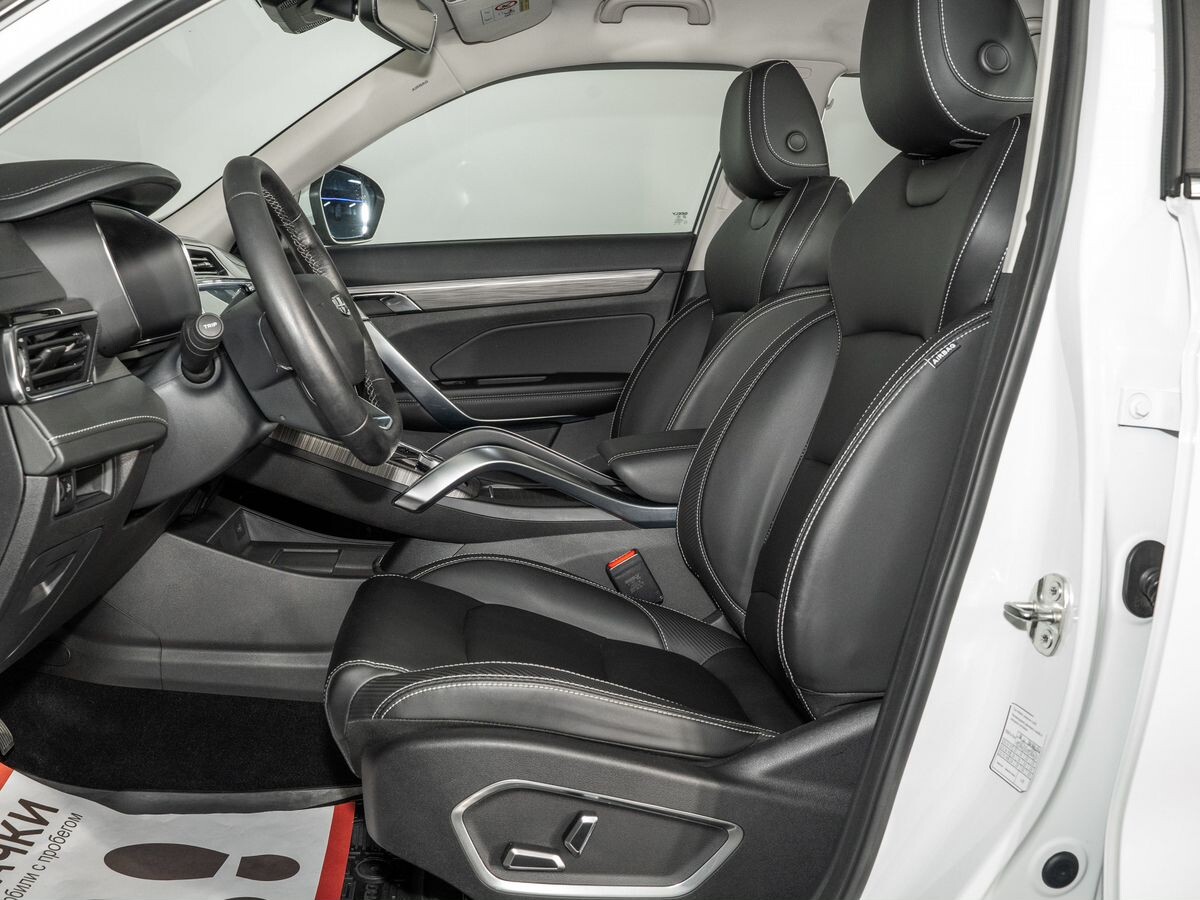 Geely Atlas Pro 2022 - фото автомобиля