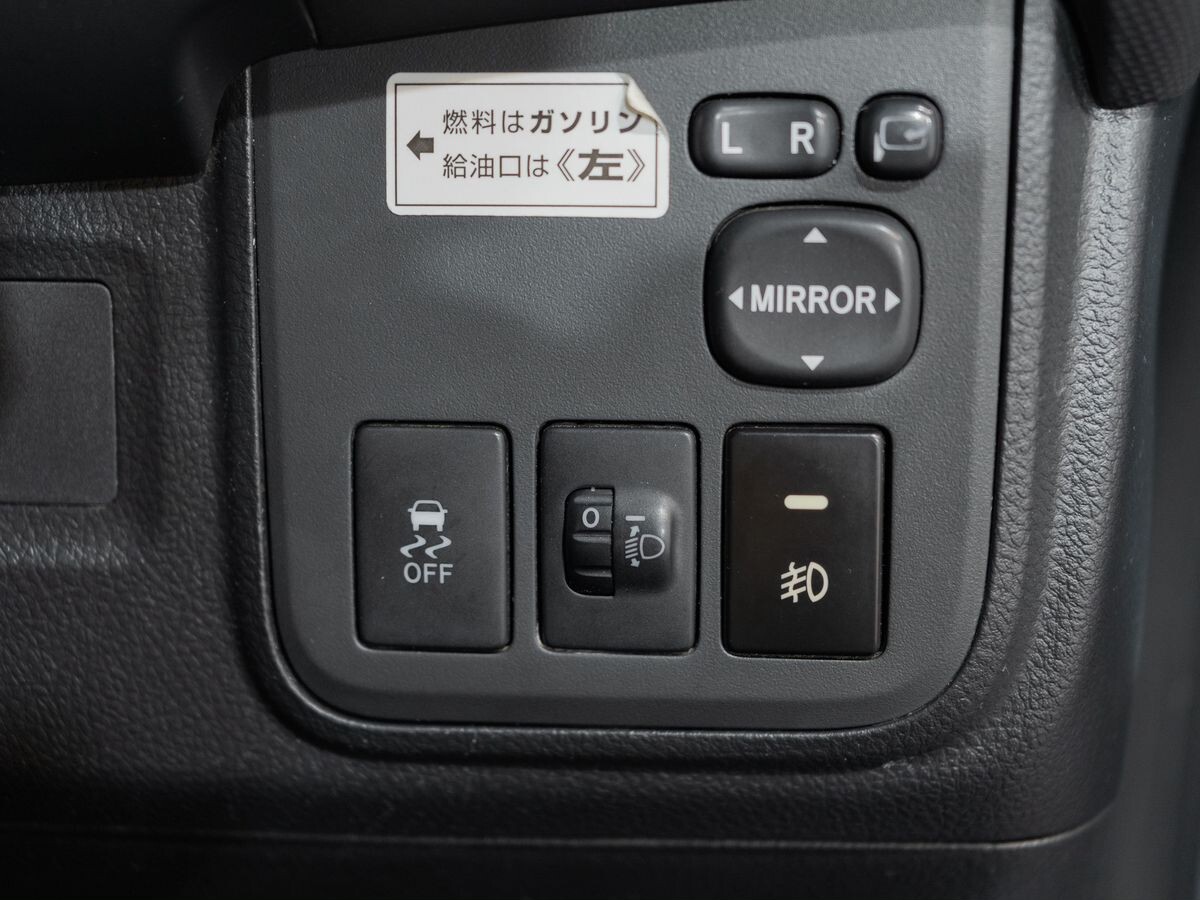 Toyota Wish 2011 - фото автомобиля