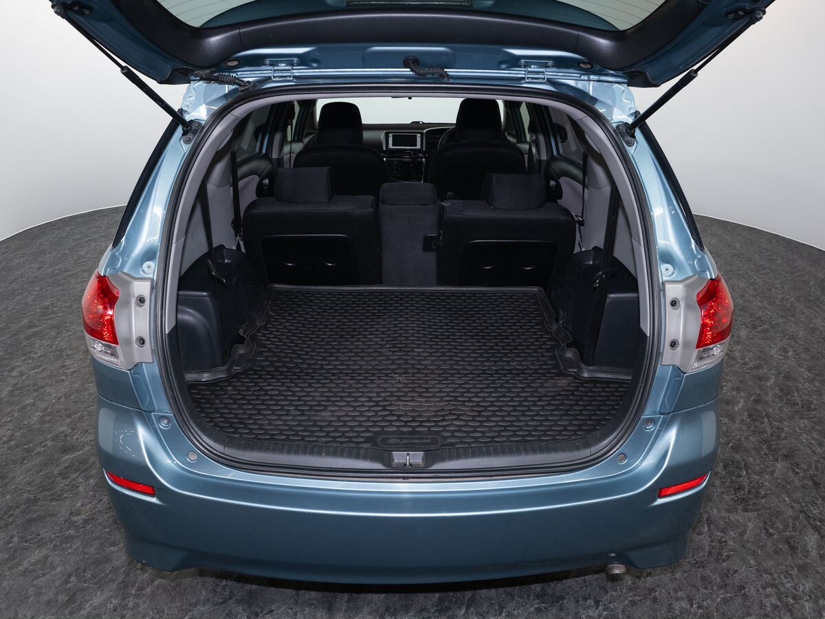 Toyota Wish 2011 - фото автомобиля