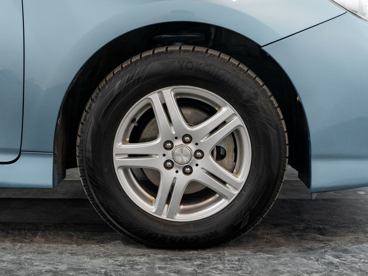 Toyota Wish 2011 - фото автомобиля