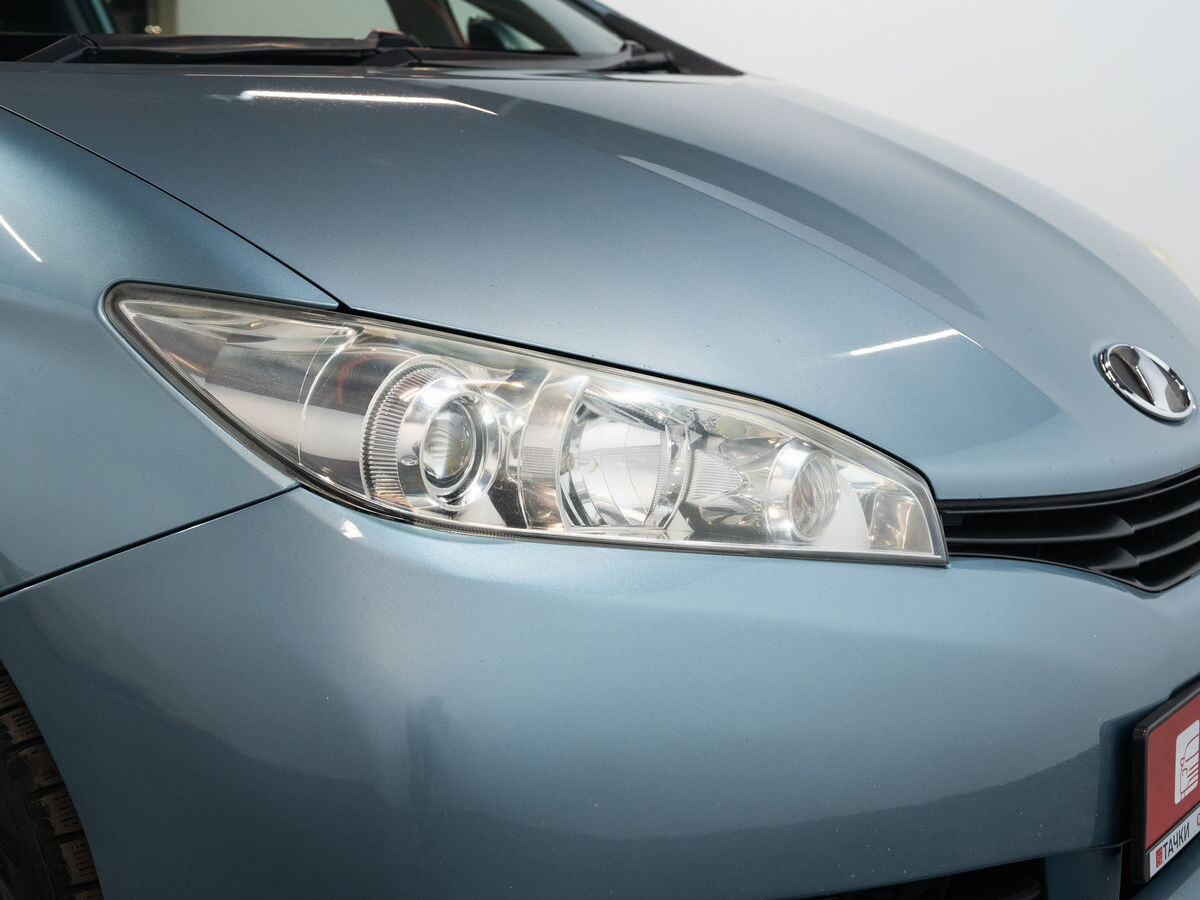 Toyota Wish 2011 - фото автомобиля