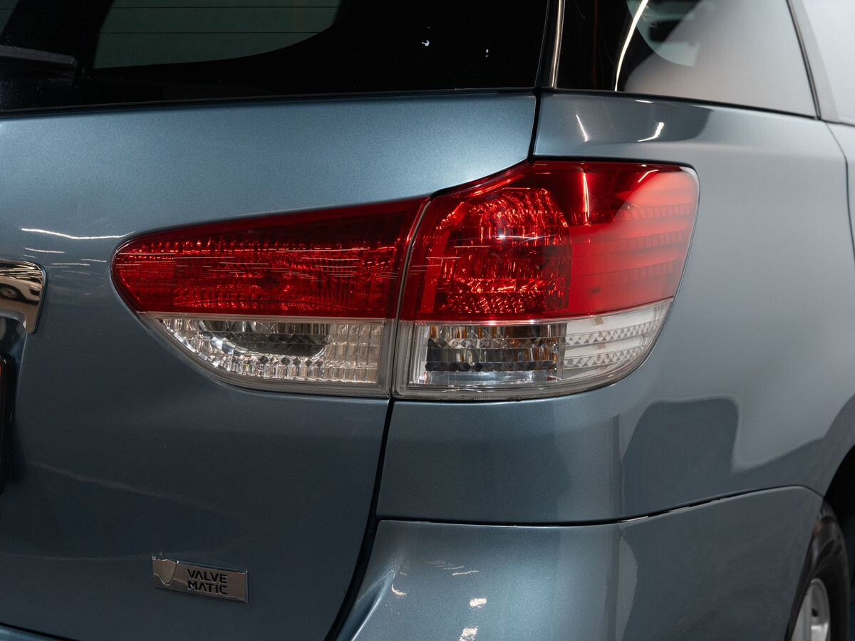 Toyota Wish 2011 - фото автомобиля