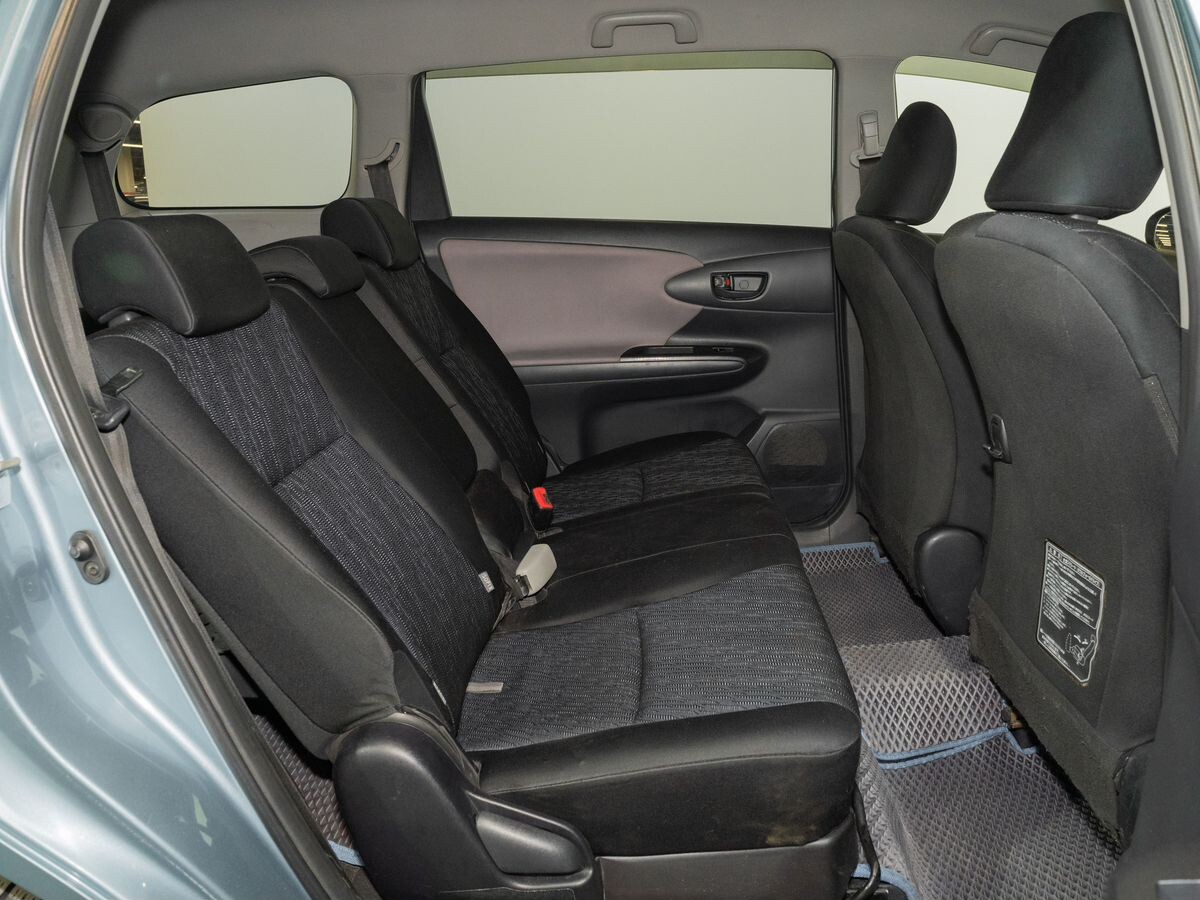 Toyota Wish 2011 - фото автомобиля