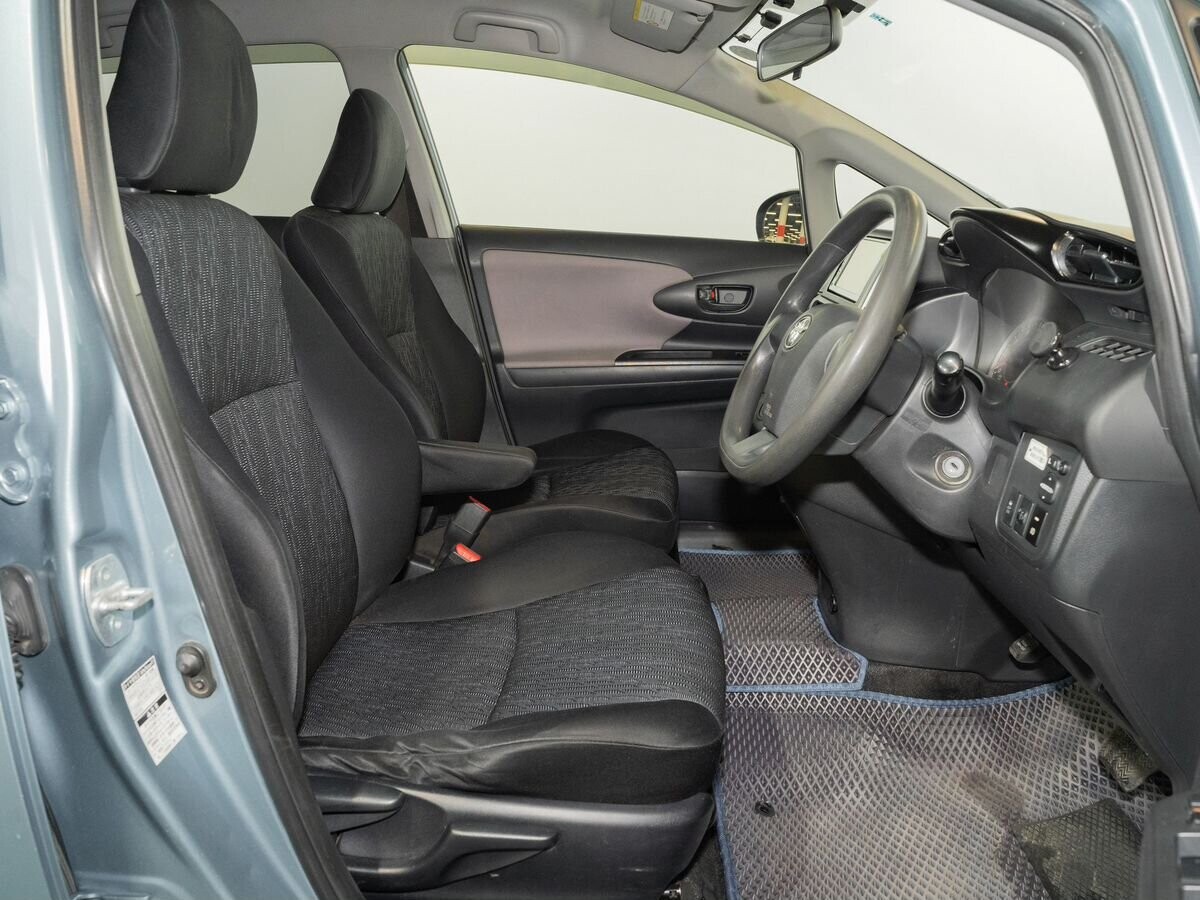 Toyota Wish 2011 - фото автомобиля