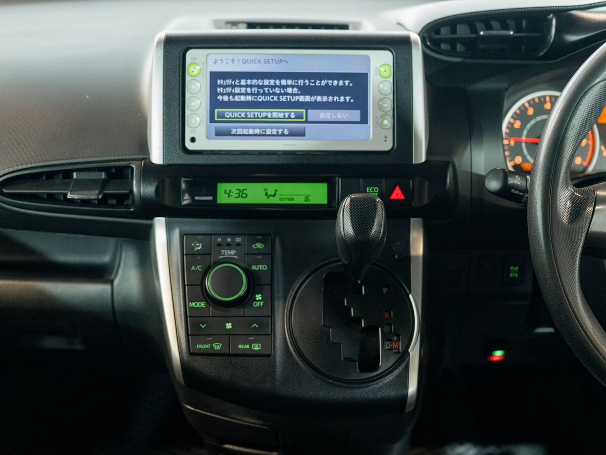 Toyota Wish 2011 - фото автомобиля